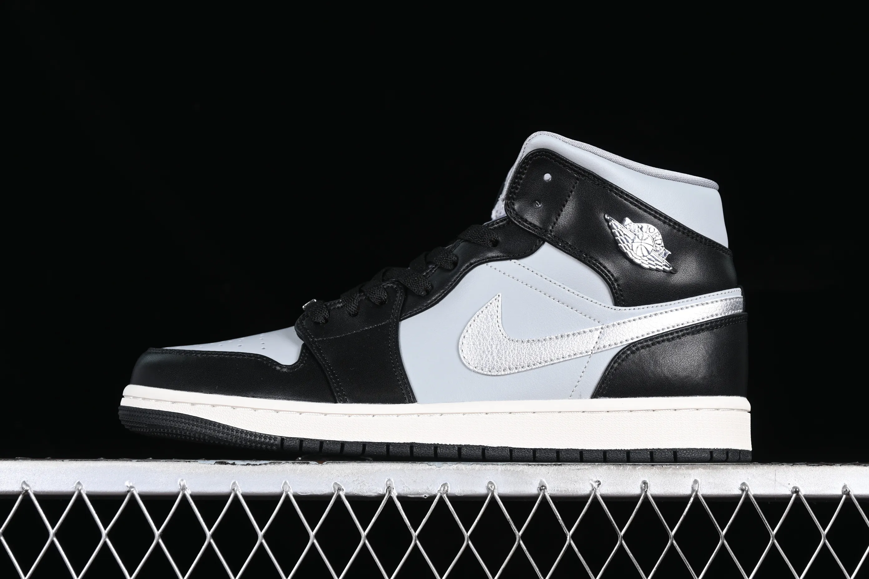 All categories Air Jordan Jordan series basketball shoes Air Jordan 1 Mid Air Jordan 1 Mid SE "Black Chrome" AJ1 Joe 1 Smoked Panda mid-top basketball shoes FB9892-002